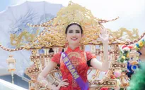 Phan Thị Mơ diện trang phục nặng 15kg đi thi nhan sắc quốc tế