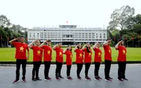 Đoàn đại biểu SSEAYP diện áo cờ đỏ mừng Quốc khánh