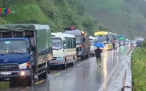 Sạt lở ở Vân Hồ, Sơn La khiến giao thông tê liệt