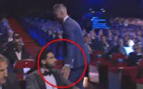 Ramos "trêu ngươi" Salah sau khi giành giải Hậu vệ xuất sắc nhất UEFA
