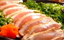 Suýt mất thị lực vĩnh viễn vì ăn sashimi thịt gà sống
