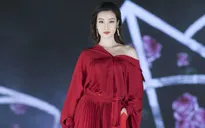 Đỗ Mỹ Linh làm vedette trên sân khấu Hoa hậu Việt Nam 2018