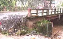 Lâm Đồng: Sạt lở tại cầu Đà Trăng gây khó khăn cho người dân