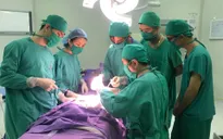 Phẫu thuật cấp cứu mở sọ lấy máu tụ ngoài màng cứng cho bé trai 2 tuổi