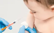 Nhiều quốc gia mạnh tay với phong trào chống tiêm vaccine