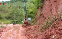 Nhiều điểm sạt lở nghiêm trọng trên Quốc lộ 6 và Quốc lộ 37
