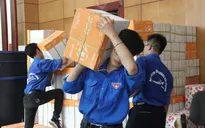 Trao tặng hàng trăm ngàn cuốn vở viết cho học sinh 12 tỉnh vùng lũ