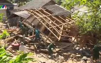 Thanh Hóa: Trưởng bản giúp dân chạy lũ