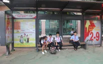 Áp dụng thí điểm nhà chờ xe bus kiểu mới trước cổng trường tại TP.HCM