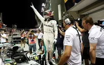 Đua xe F1: Lewis Hamilton lần thứ 4 giành pole tại GP Singapore