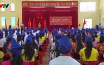 Học sinh vùng lũ Nghệ An khai giảng muộn