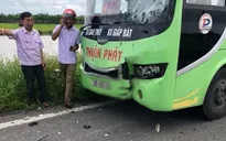 Xe khách va chạm với xe máy, 2 nam thanh niên tử vong