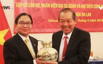 PTTg Thường trực Trương Hòa Bình gặp gỡ cán bộ, nhân viên ĐSQ Việt Nam tại Ba Lan
