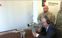 Tổng thống Nga Putin trổ tài thiện xạ