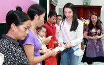 Người đẹp nhân ái HHVN 2018 Thùy Tiên mang Trung thu ấm áp đến BV Nhi TƯ