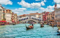 Du khách có thể bị phạt tới gần 14 triệu nếu… ngồi nhầm chỗ