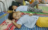 Ăn cháo nấm, 3 bà cháu nhập viện cấp cứu