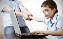 Mỹ: Trẻ em dành quá nhiều thời gian giải trí với thiết bị điện tử