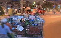 Nha Trang: Giao lộ biến thành bãi tập kết rác thải