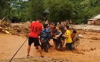 Bộ đội biên phòng Thanh Hóa hỗ trợ 77 hộ dân bị lũ cuốn trôi nhà