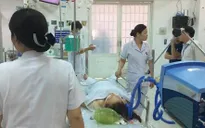 Một du khách bị sét đánh nguy kịch khi tắm biển