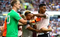 Giận điếng người vì bị đuổi, Rashford đạp tung cửa phòng thay đồ