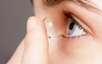 10 thói quen hàng ngày gây tổn hại thị lực của bạn