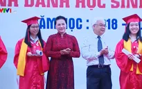 Chủ tịch Quốc hội Nguyễn Thị Kim Ngân đánh trống khai giảng tại TP.HCM