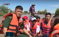 Đảm bảo an toàn cho học sinh vùng lũ đến trường