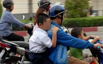 Nhiều hệ lụy đau lòng từ việc không đội mũ bảo hiểm cho trẻ em