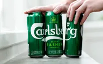 Carlsberg thay túi bọc nhựa bằng keo nhằm giảm hơn 1.200 tấn chất thải nhựa/năm