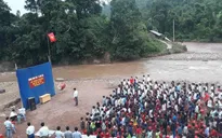 Khai giảng năm học mới ở vùng sâu vùng xa: Nhìn mà thương!