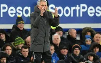 Mourinho "tái mặt" sau chiến thắng trước Everton