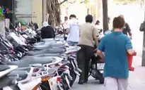 Các chủ bãi giữ xe chờ đợi giải pháp từ chính quyền