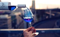 Rượu vang xanh độc đáo đầu tiên trên thế giới tại Tây Ban Nha