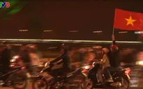 Người hâm mộ đổ ra đường ăn mừng chiến thắng U23 Việt Nam