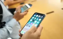 Apple và Samsung cùng bị điều tra vì cố ý làm chậm thiết bị đời cũ