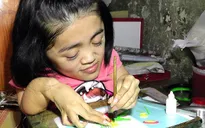 Niềm đam mê làm thiệp cuốn giấy nổi của cô gái xương thủy tinh