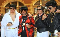 Hàng trăm người hóa trang thành danh ca Elvis Presley tại Australia