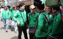 Hàng loạt tài xế "đình công", phản đối chính sách mới của hãng Grab