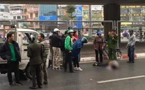 Hà Nội: Nam thanh niên rơi từ cầu vượt xuống đất bất tỉnh