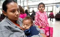 Mỹ chấm dứt chương trình bảo hộ người di cư El Salvador
