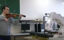 Robot phiêu cùng âm nhạc