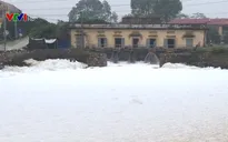 Ô nhiễm nặng, kênh dẫn nước ở Hà Nam nổi bọt trắng xóa