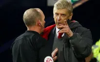 Liên tục chọc ngoáy trọng tài, HLV Wenger sẵn sàng đối đầu với FA