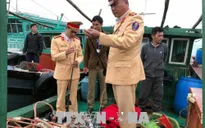 Quảng Ninh: Bắt giữ 7 tàu khai thác thủy sản trái phép