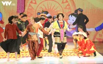 Công Lý hóa bà lão nhảy sạp cùng Hồng Vân trên sân khấu Gala cười 2018