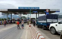 Trạm BOT Sông Phan-Bình Thuận lại phải xả trạm vì kẹt xe nghiêm trọng