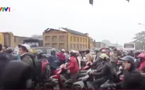 Ùn tắc giao thông trên Quốc lộ 70 qua Hà Nội