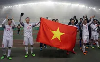 U23 Việt Nam hát cùng các CĐV sau kỳ tích lịch sử